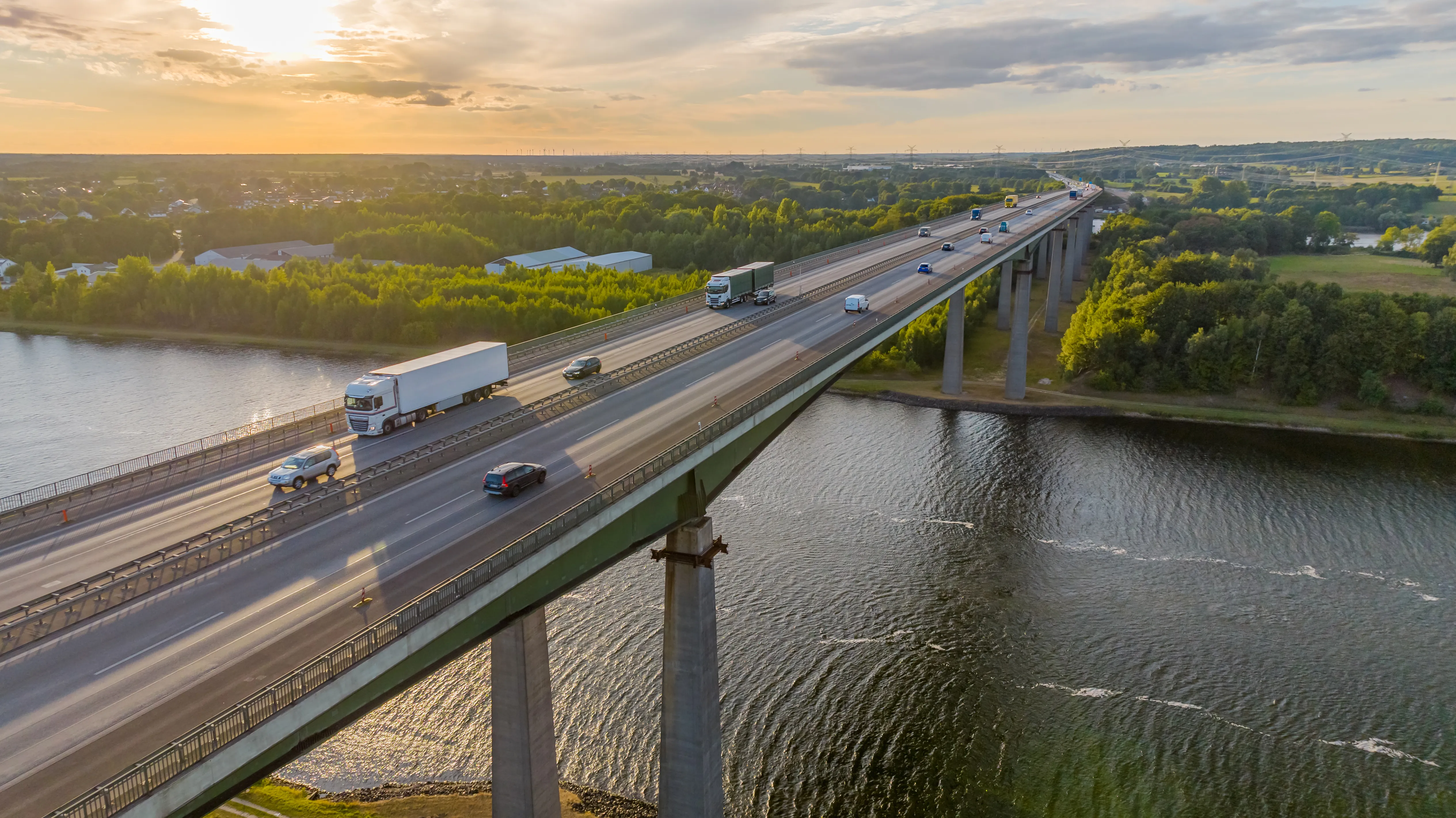 Der Albtraum: eine Brücke, bei der ein Schaden zu spät entdeckt wird. Rund 140.000 Brücken müssen in Deutschland regelmäßig geprüft werden.
